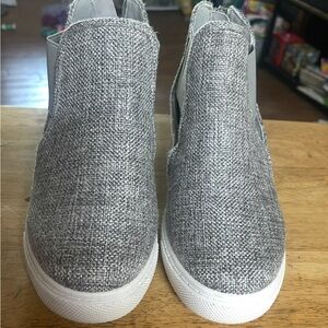 Outwoods Light Gray Slip-On Shoes Size 8